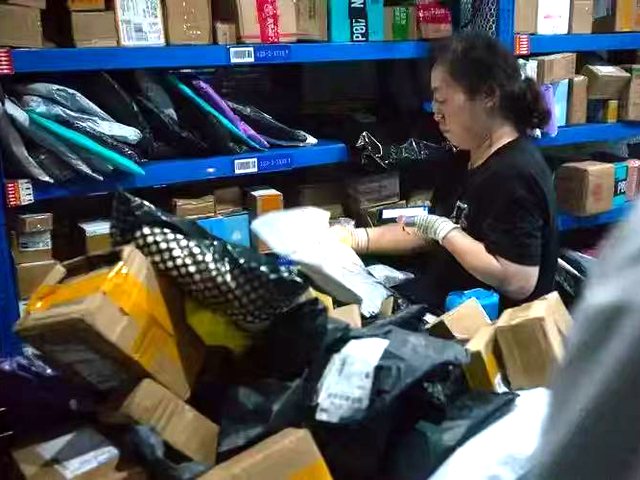 光速猫仓库包裹分拣暂存区